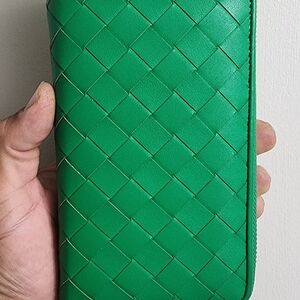 Intrecciato Green Woven Zip Wallet